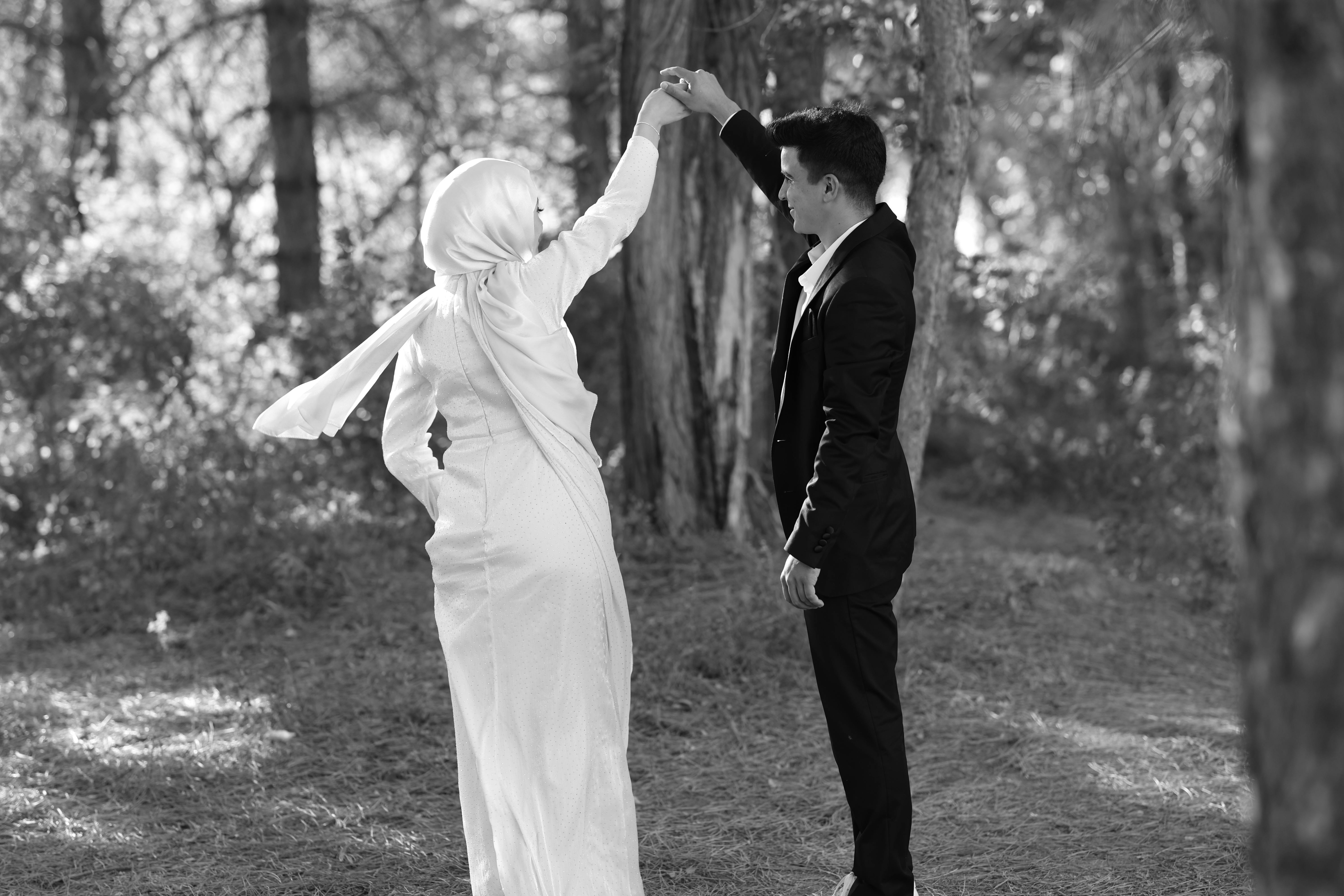 wedding photography couple outdoor shoot