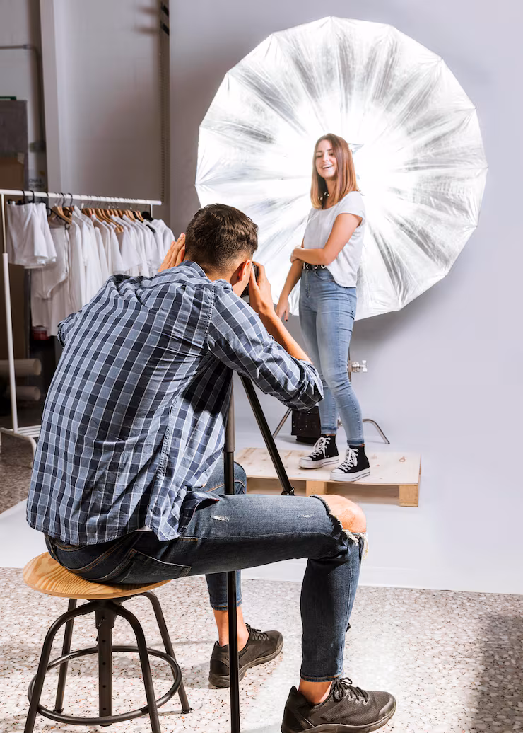 photographer-taking-photo-woman-model