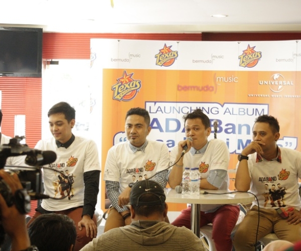 Pers conference & Launching Paket Berdua with ADA Band Pers conference & Launching Paket Berdua with ADA Band